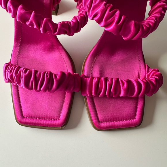 Revolve Raye Kia Heels in HOT PINK Satin Scrunchie Size 8.5 - Picture 5 of 10